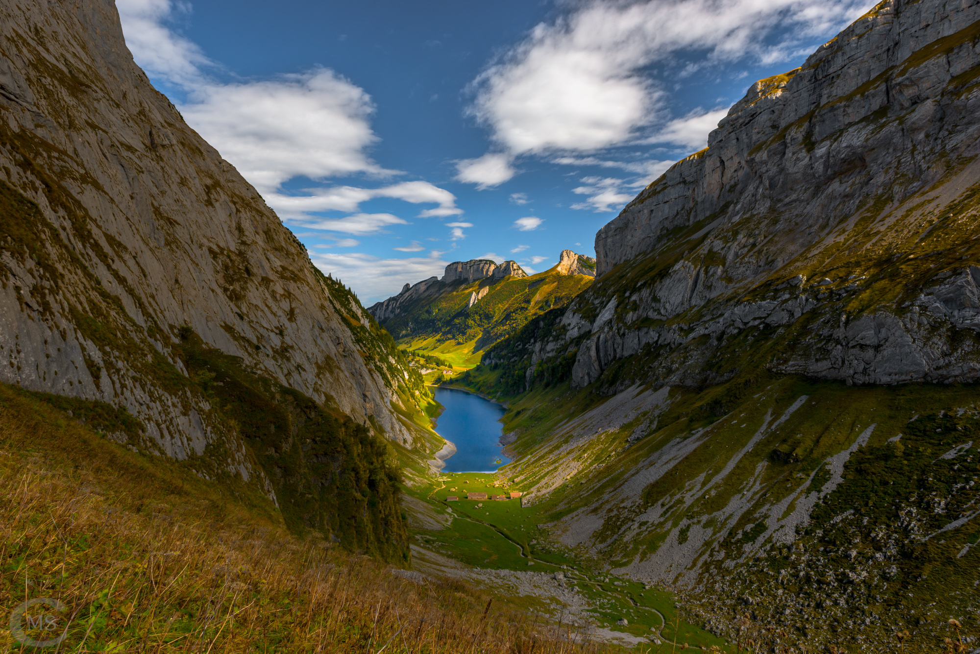 Fählensee voll beleuchtet im Tal