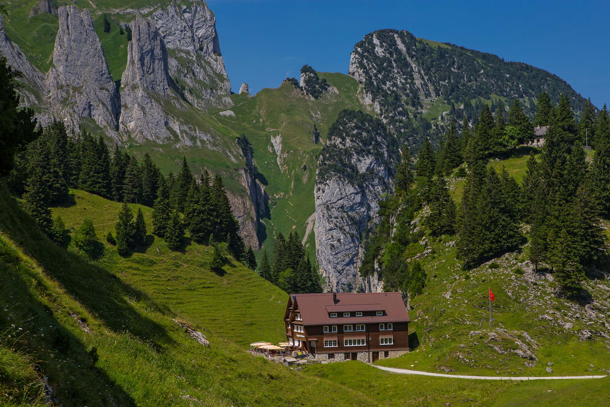 Restaurant Bollenwees vor Felswand